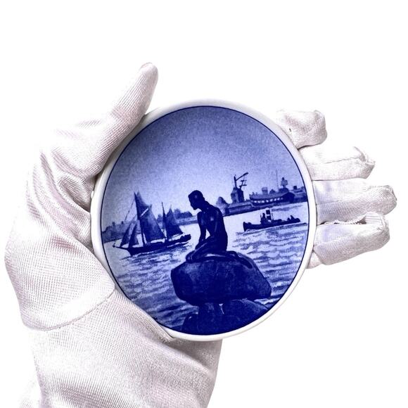Porcelain Wall Art Royal Copenhagen Mini Plate Langelinie Blue Display 3.25 Inch - Picture 9 of 10
